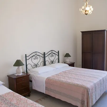 Lucy Hotel 2*