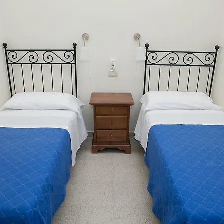 Lucy Hotel 2*